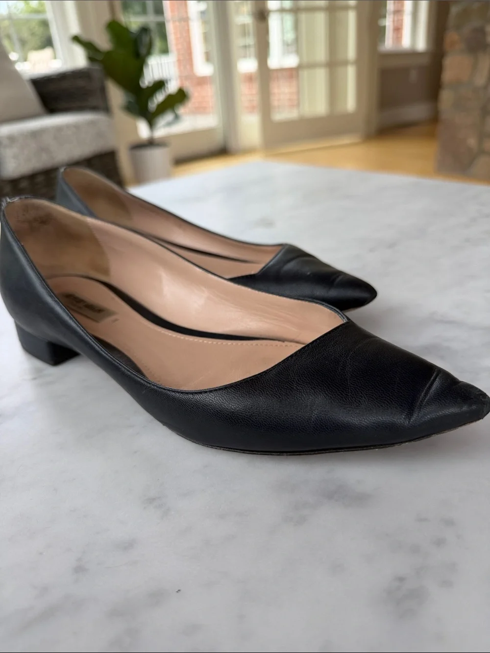 Giorgio Armani Pointed Toe Leather Flats in Black